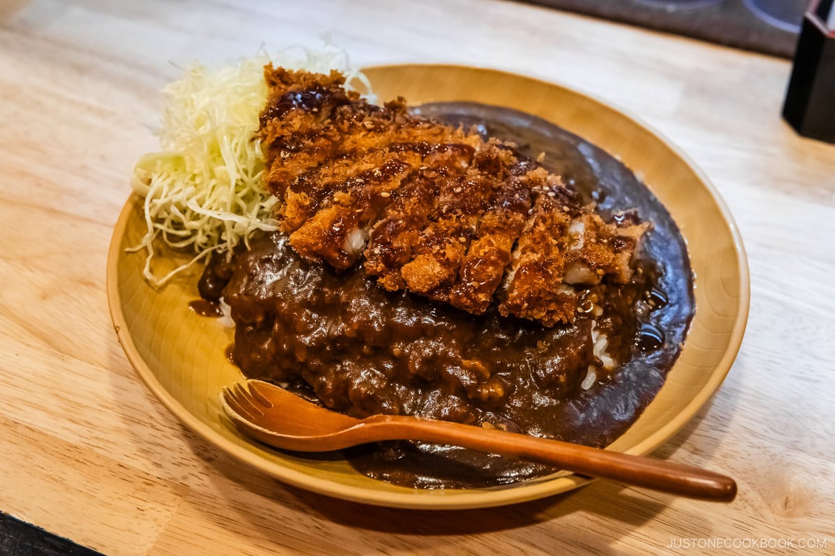 Curry served with rice and deep fried pork cutlet
